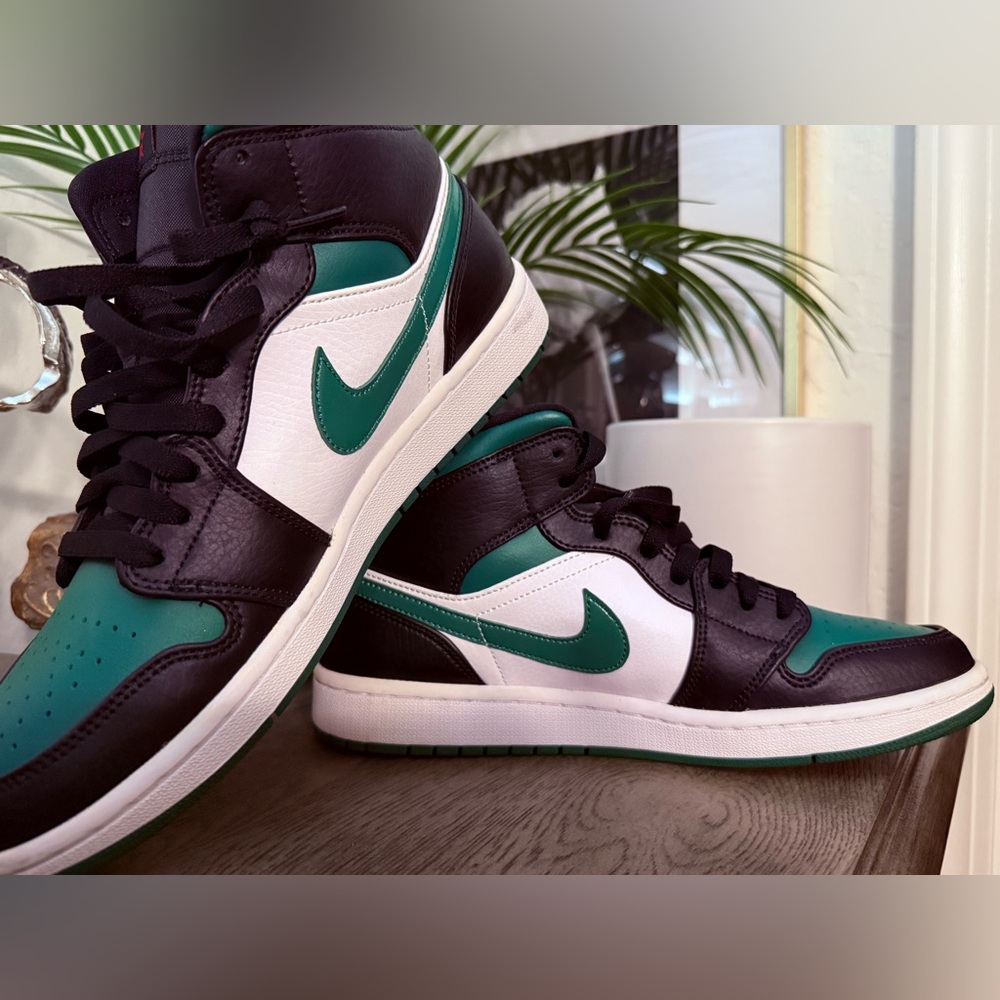 Nike High-Top Sneakers in Black and Green